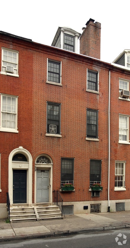 Building Photo - 1223 Spruce St