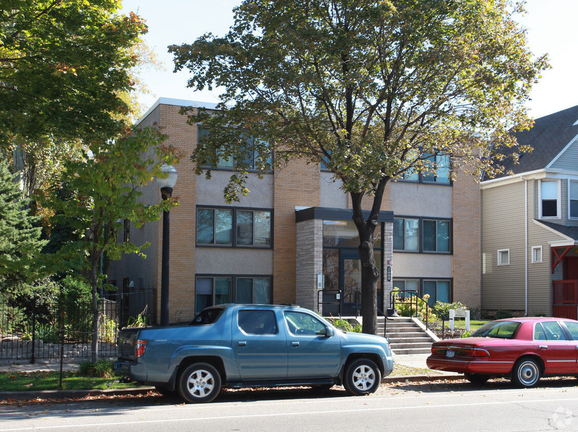 Primary Photo - 2609 Portland Ave S