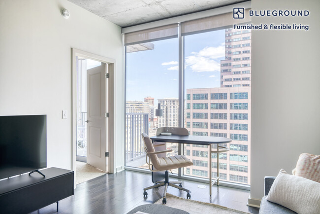 Foto del edificio - 1776 N Broadway