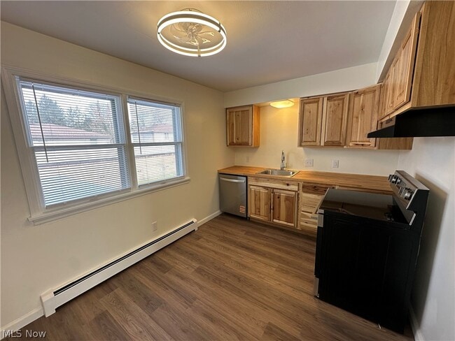 Building Photo - 840 Moyer Ave