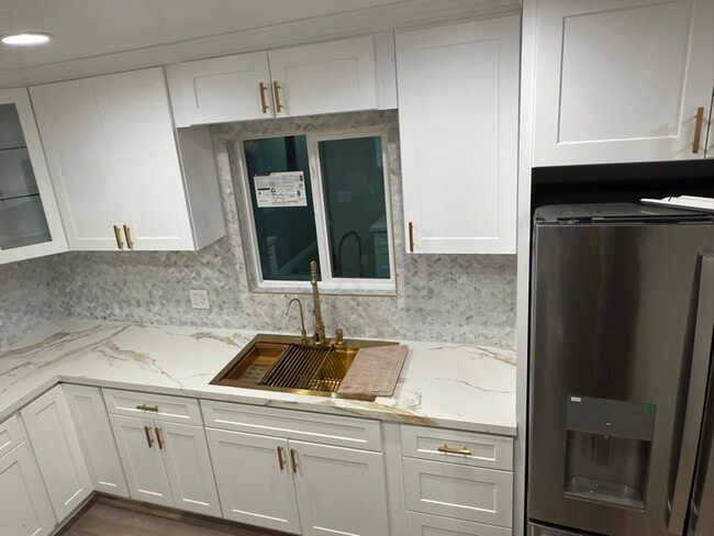 Building Photo - 1616 E Harding St