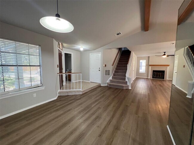 Foto del edificio - 7906 Tiffany Dr
