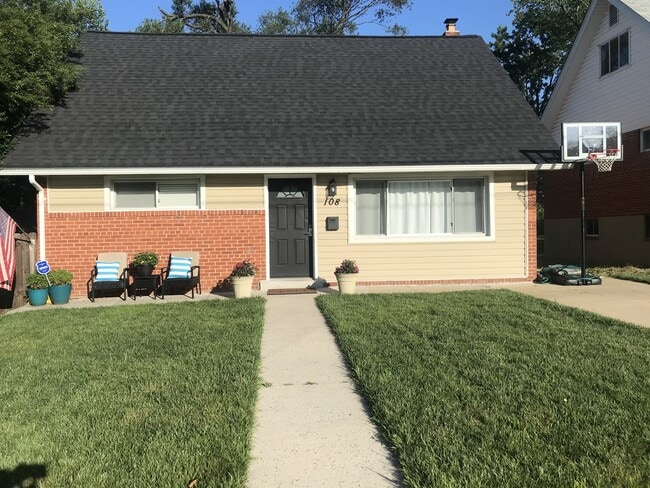 Photo - 108 N Gladden St House