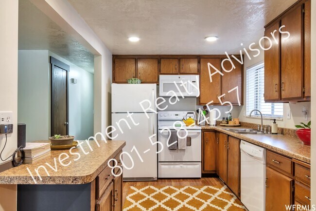 Building Photo - Beautiful Condo in Sandy!