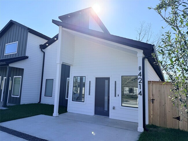 Building Photo - 4214 Clover St