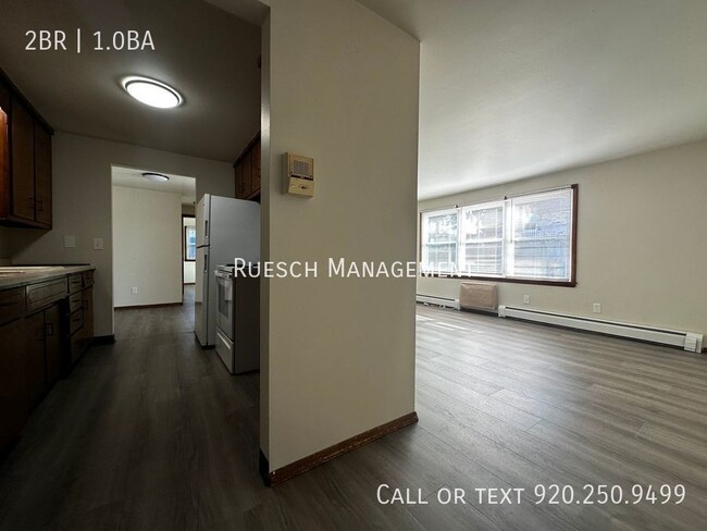 Building Photo - Recently Renovated 2 Bedroom 1 Bath Lower ...
