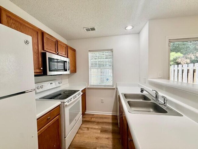 Foto del edificio - 15536 Asterwind Ct