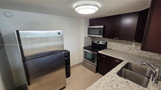 Foto del edificio - 9143 SW 77th Ave