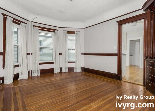 Building Photo - 46 Paulina St