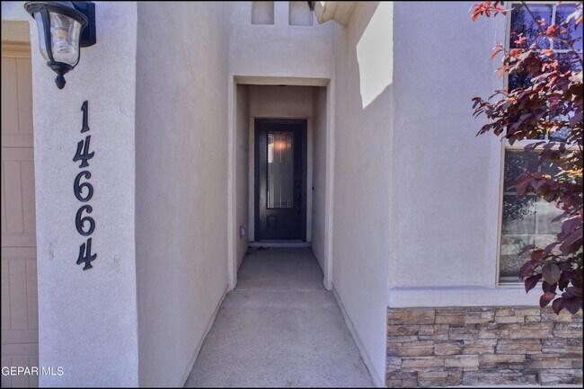 Building Photo - 14664 Sunny Land Ave