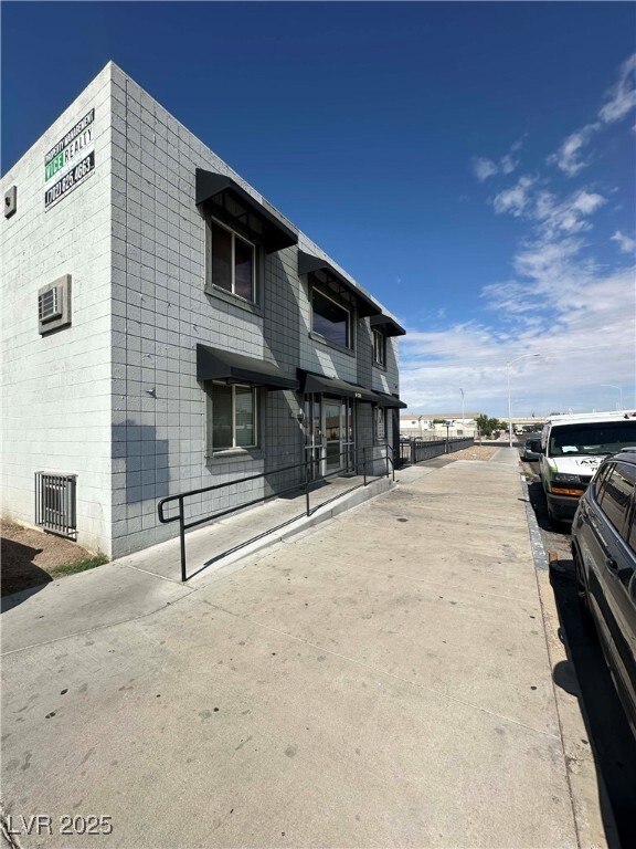 Building Photo - 223 N 9th St