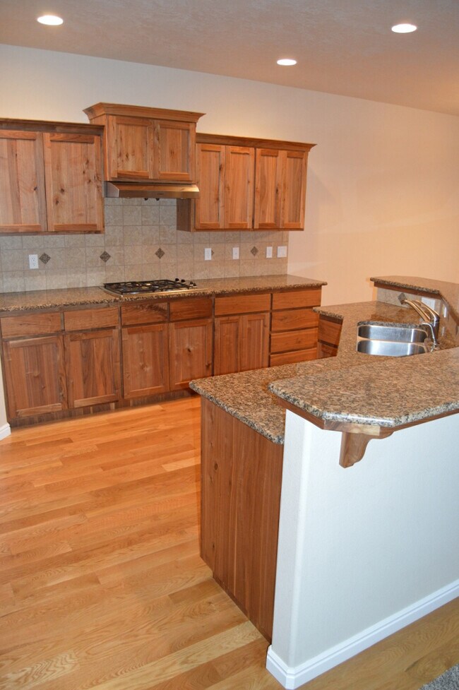 Foto del edificio - 4bed, 3bath, 2,454sq.ft. hom in Kuna