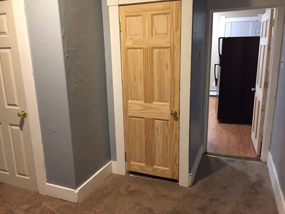 7 Willow St, Gardner, MA 01440 Room for Rent in Gardner, MA