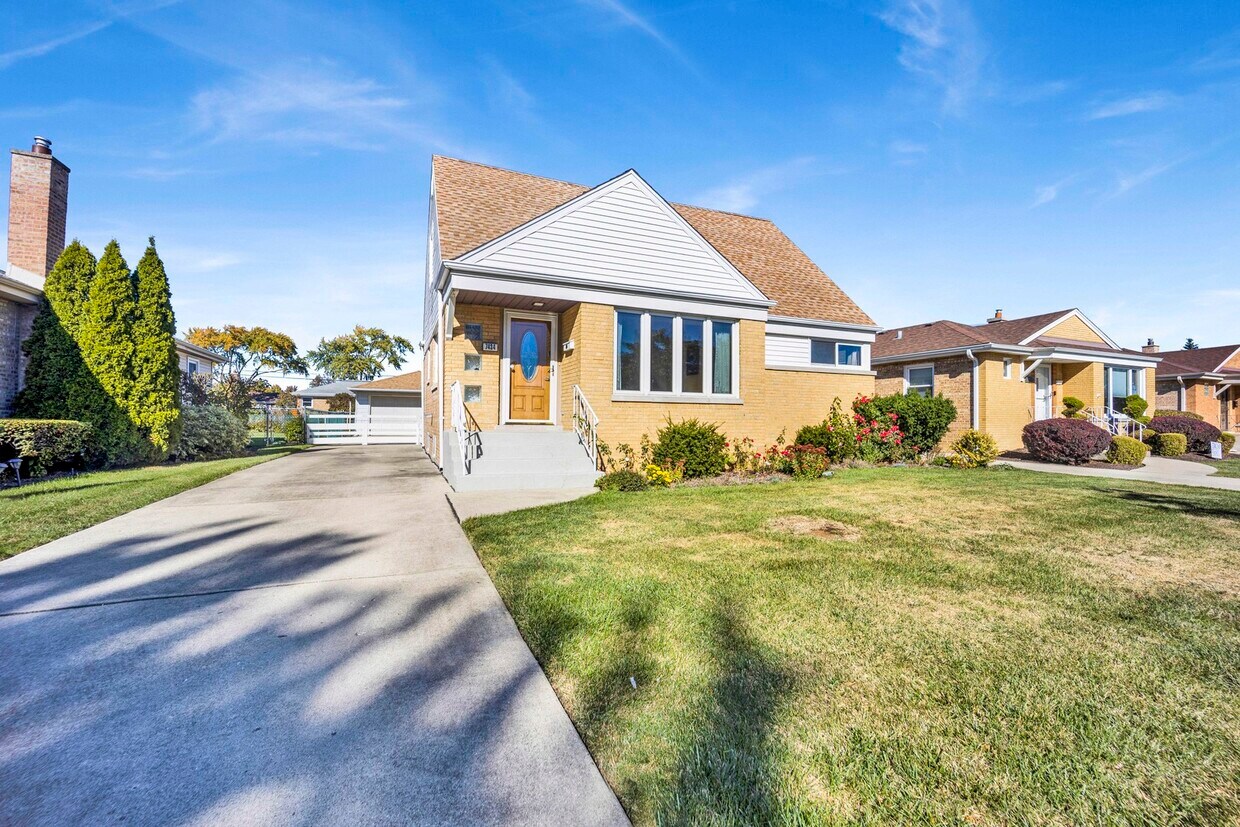 Primary Photo - 7434 Lawler Ave