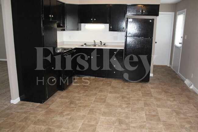 Foto del edificio - 243 Tracy Rd