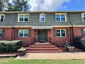 Building Photo - 2601 N Roberts Ave