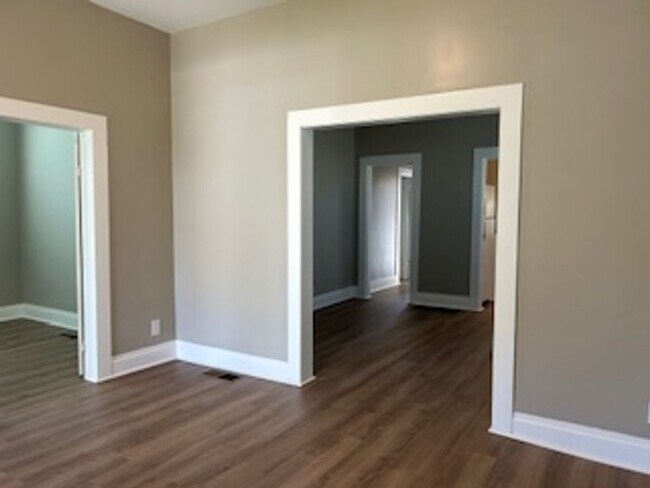 Foto del edificio - First Offering