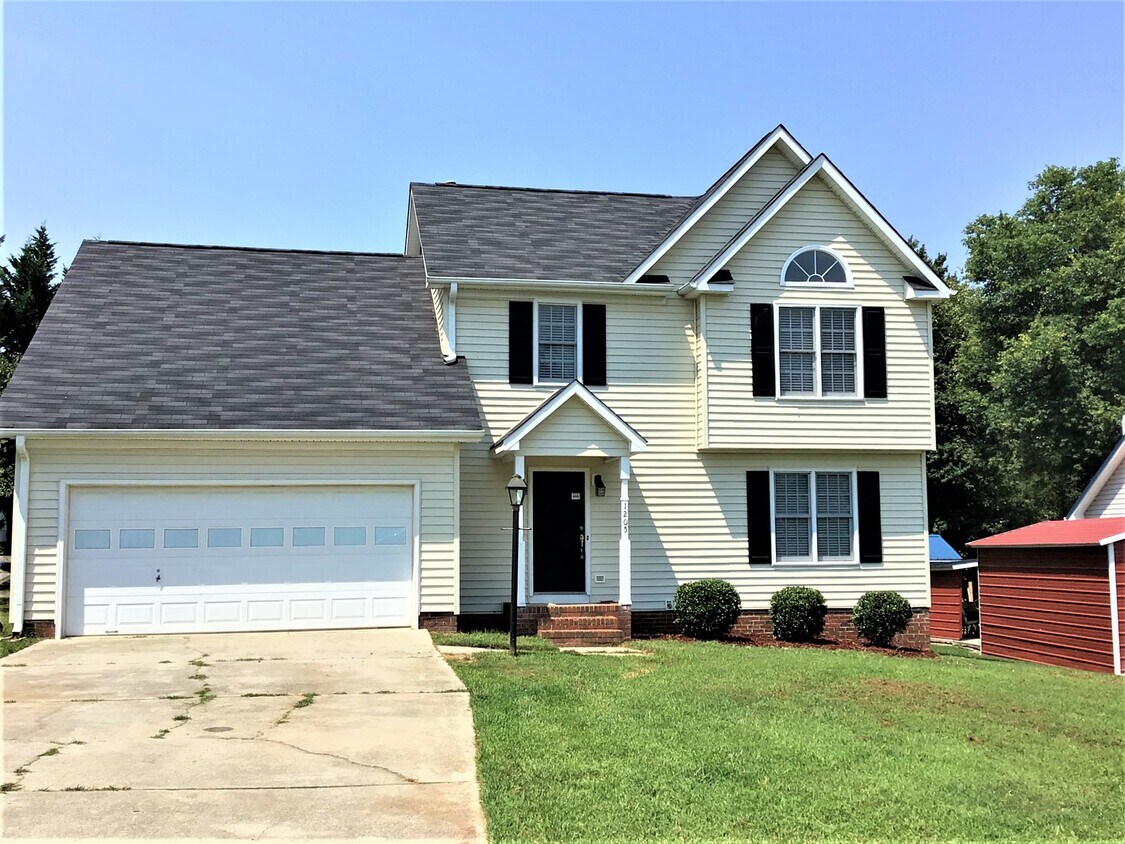 Foto principal - 1205 Salem Crossing Road