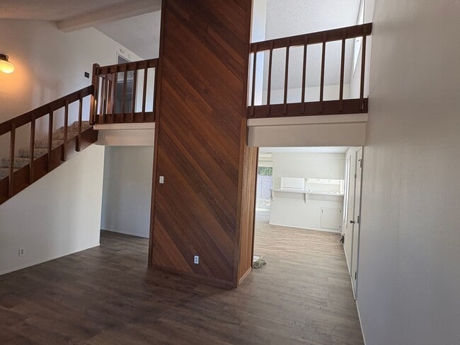Building Photo - Wonderful home with bonus spaces