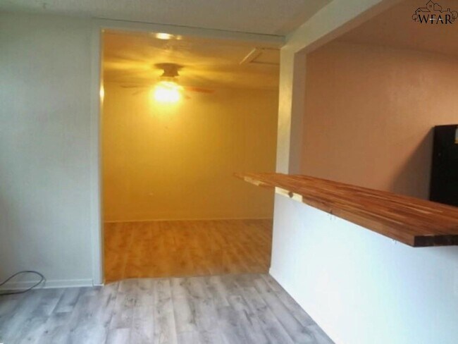 Building Photo - 1616 Longview St