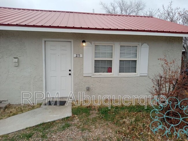Building Photo - 215 Stanford Dr SE