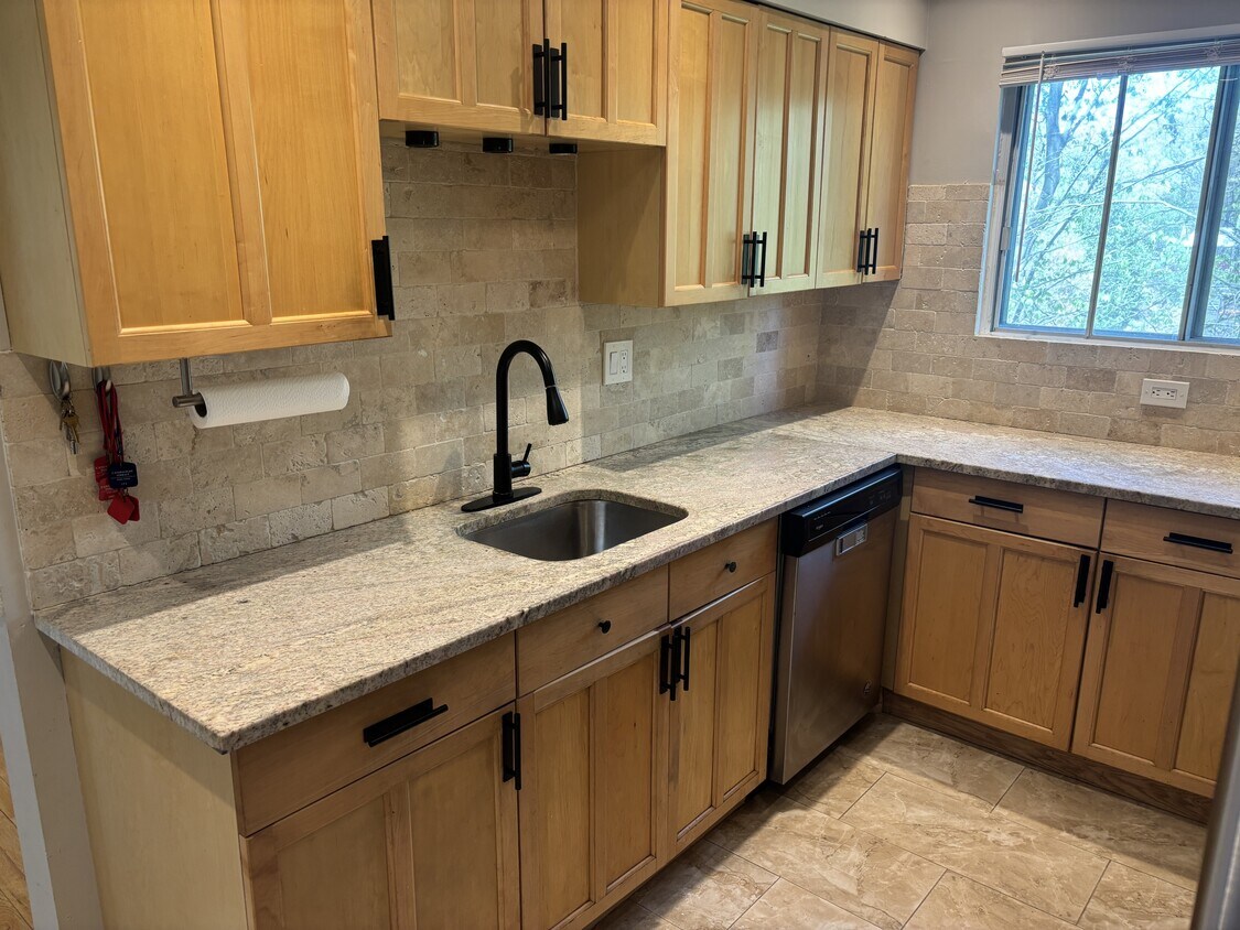 Foto principal - 183 Kennedy Dr