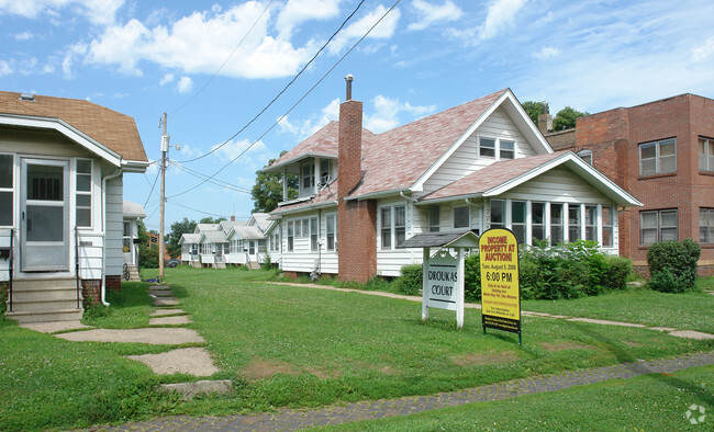 Foto del edificio - 1228 E 12th St