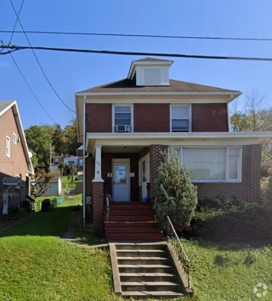 2nd floor duplex unit available 8/1 - 933 Highland Ave