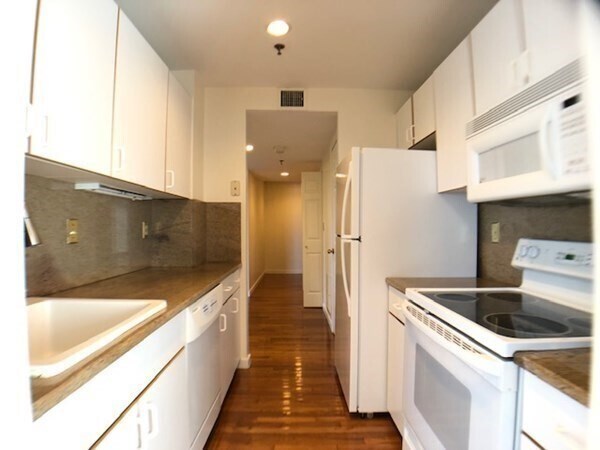 Building Photo - 193 Oak St