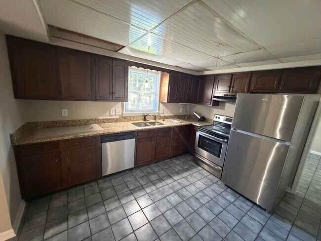 Foto del edificio - 3 Bedroom 3 Bathroom For Rent