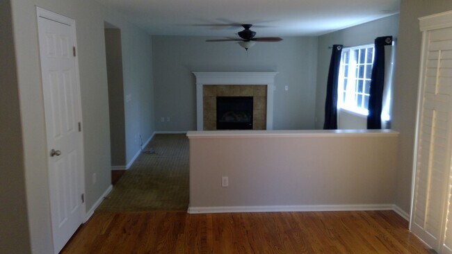 Foto del edificio - Single family 4 bed 3 bath for rent