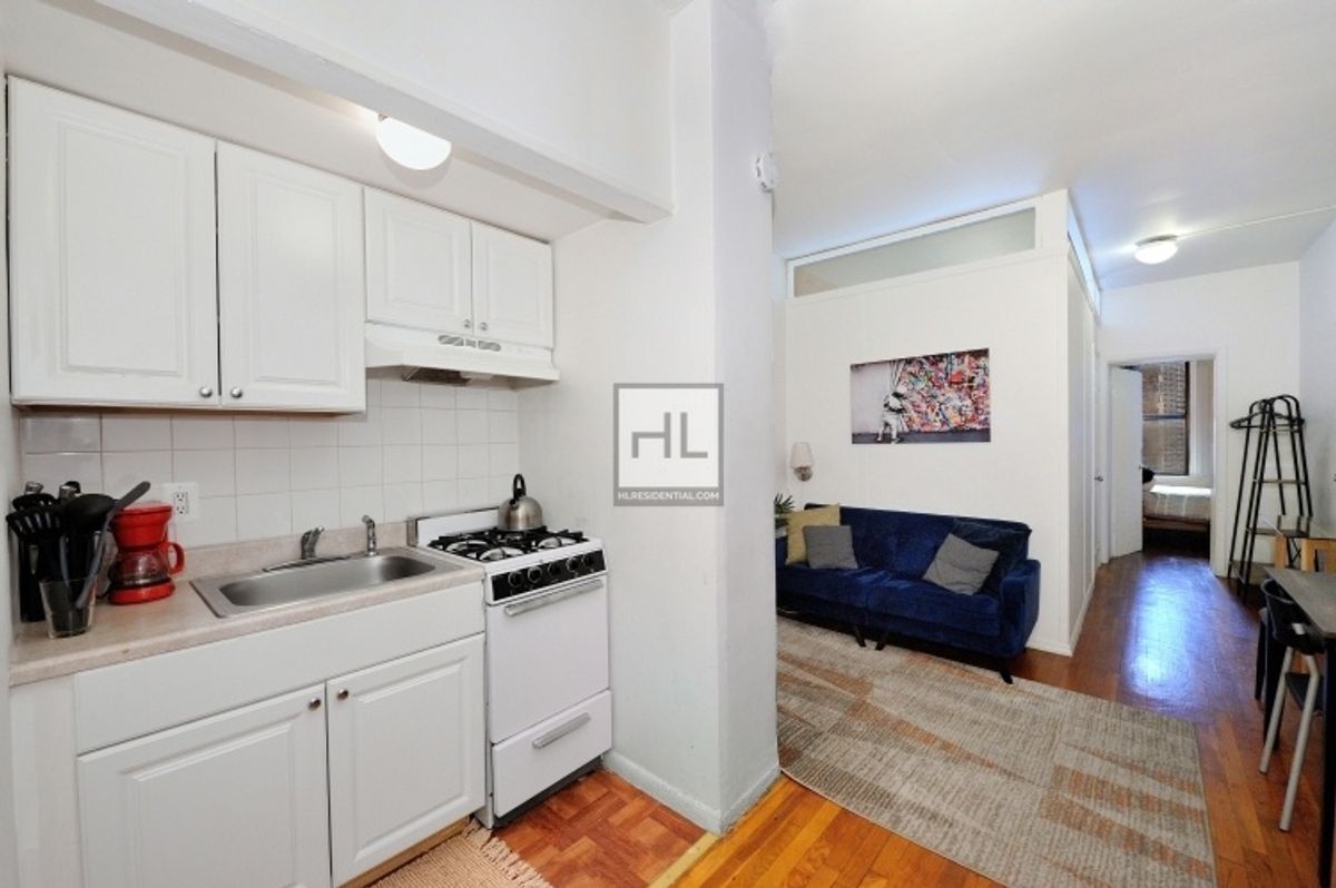 Primary Photo - Furnished 2 Bedroom on 9th Avenue