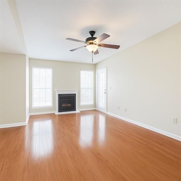 Foto del edificio - 424 Granville Ct