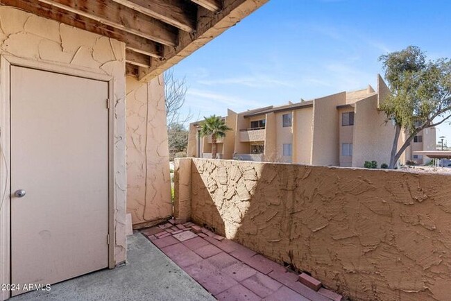 Foto del edificio - Single Level 3 bedroom Condo In Scottsdale!