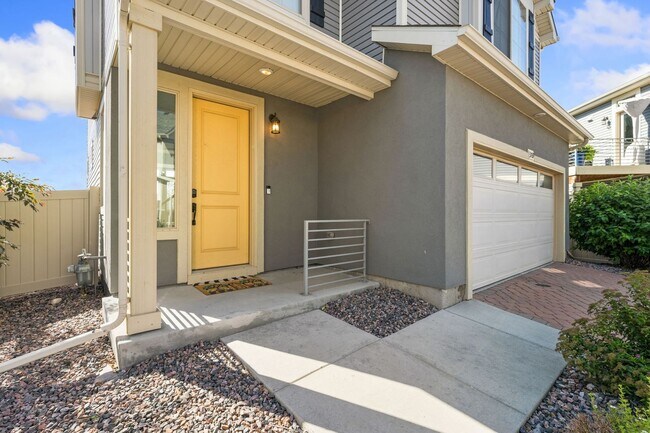 Foto del edificio - Modern Low-Maintenance Home in Thompson River Ranch with Abundant Amenities