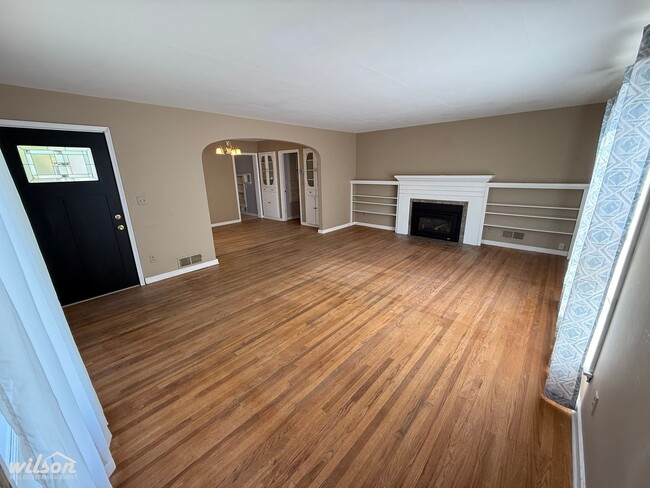 Building Photo - Now Available: 3BR/2BA Home in Great Neigh...