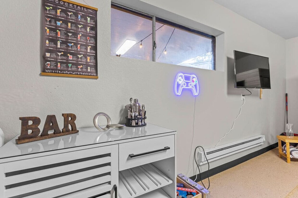 Foto principal - 9211 Highland Pl