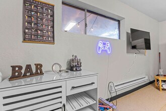 Building Photo - 9211 Highland Pl