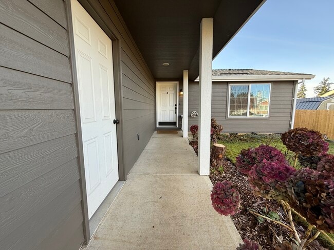 Foto del edificio - 571 SE Mountain View Rd