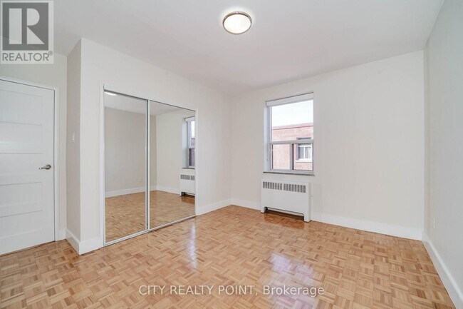 Photo du bâtiment - 1291 Bayview Ave