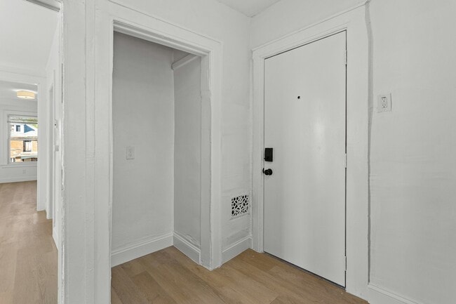 Building Photo - 1607 Hazelwood St