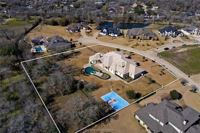 Building Photo - 8808 Queens Ct