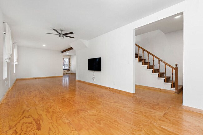 Living and Dining - 515 Charlotte St