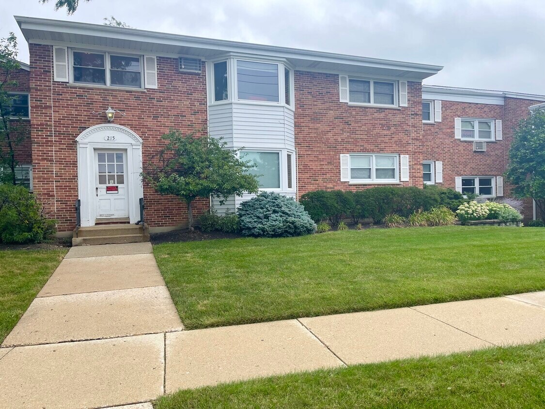 215 N Ridge Ave Unit 2E, Arlington Heights, IL 60005 Condo for Rent