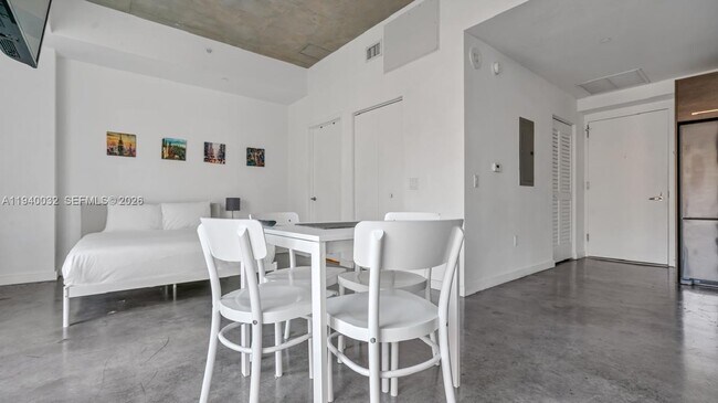 Building Photo - 151 SE 1st St