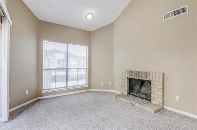 Building Photo - 10130 Waterstone Dr