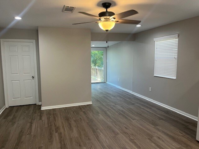 Foto del edificio - 1572 E Pine Lake Cir