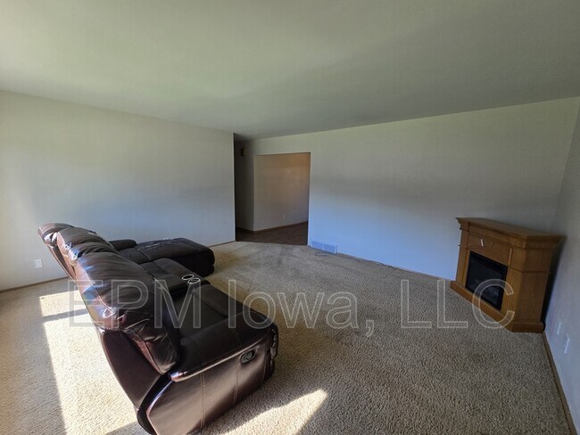 Foto del edificio - 2514 Saratoga Dr