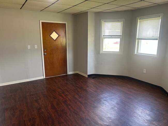 Building Photo - 1105 W High St