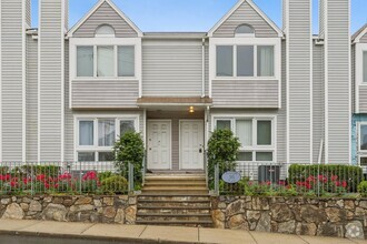Building Photo - 16 Byington Pl